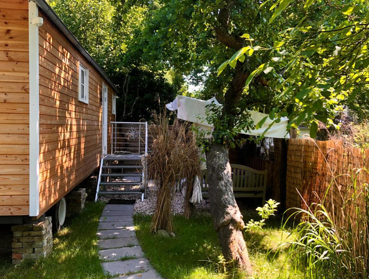 Zirkuswagen Mit Outdoor Whirlpool Und Garten ペータースハーゲン・エッガースドルフ エクステリア 写真